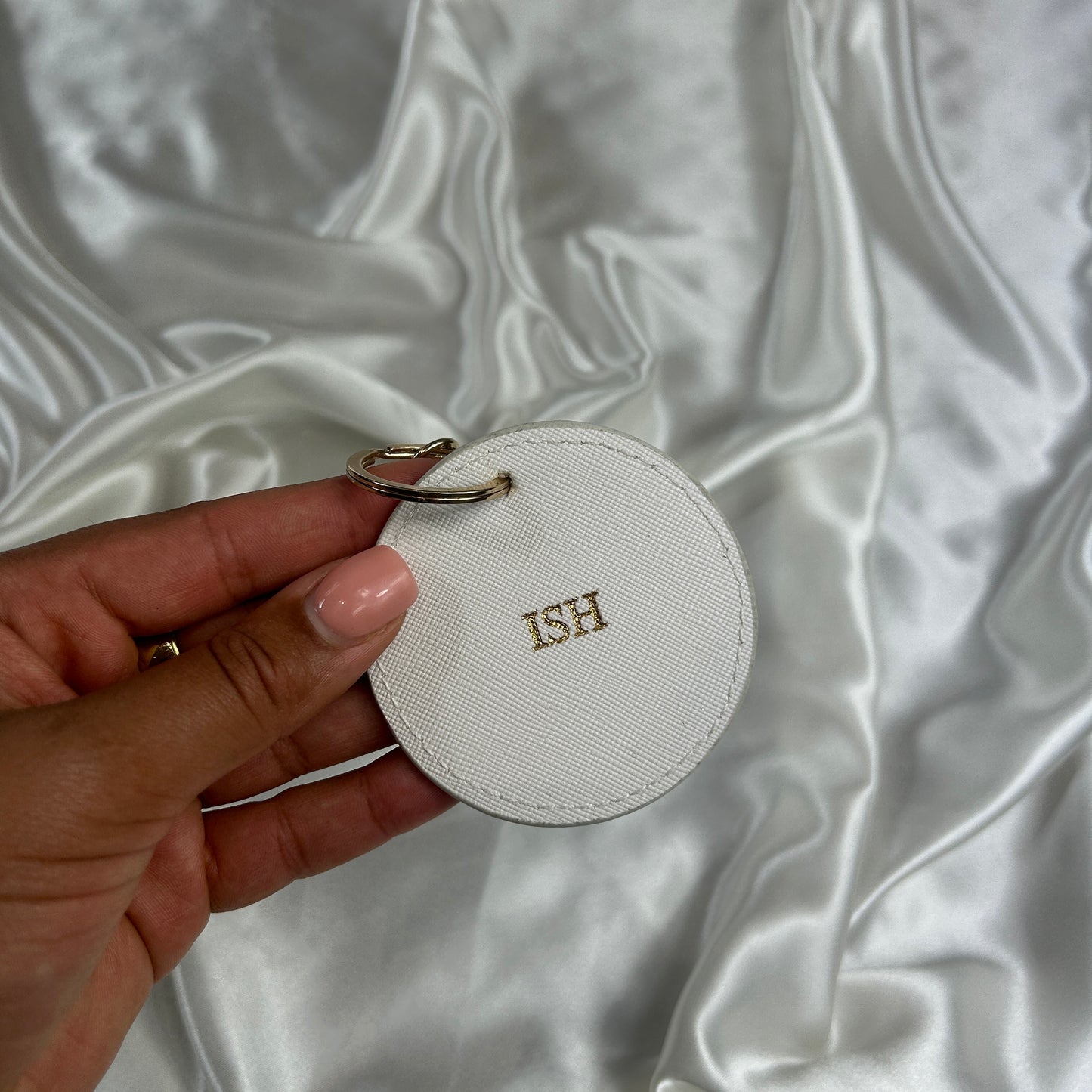 Circle Tag Keychain - White/ Gold - ISH