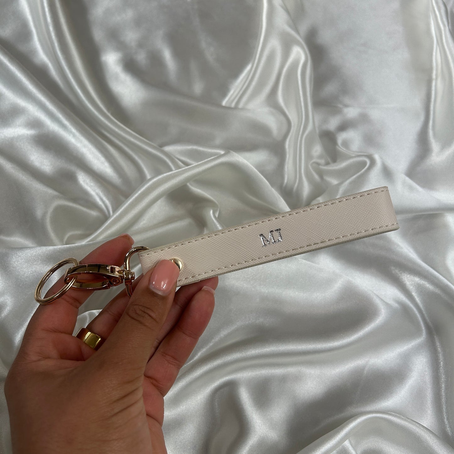 Wristlet Keychain - Oyster/ Silver - MJ