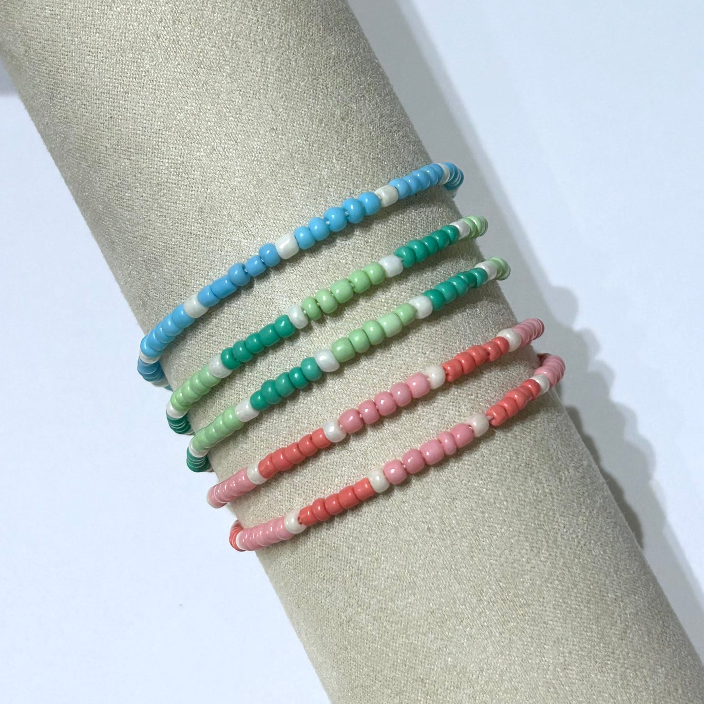 Adjustable two tone colour beaded bracelet